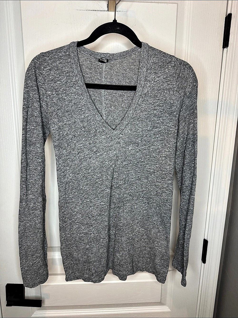 MONROW Textured Tri-Blend Fitted Long Sleeve V Neck Tee V-Neck Tee Gray Medium